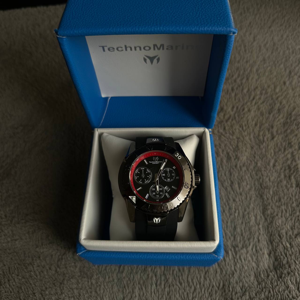 Technomarine UF6 2025 Negro Tablero Negro - Rojo + Caja de lujo - Imagen 2