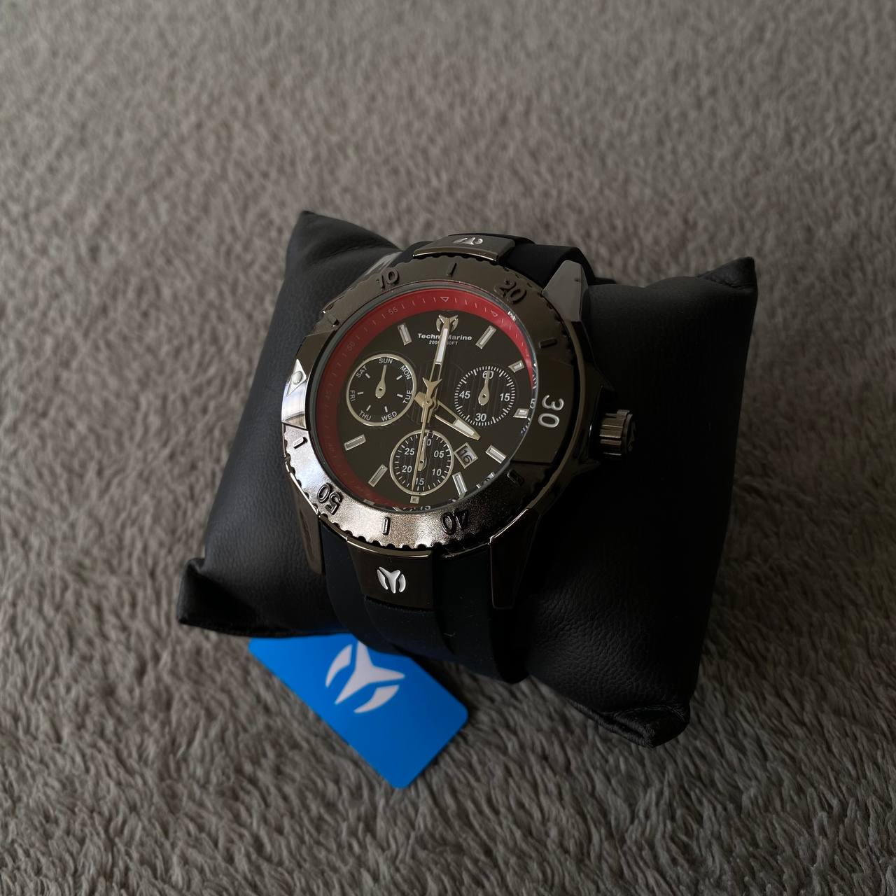 Technomarine UF6 2025 Negro Tablero Negro - Rojo + Caja de lujo - Imagen 4